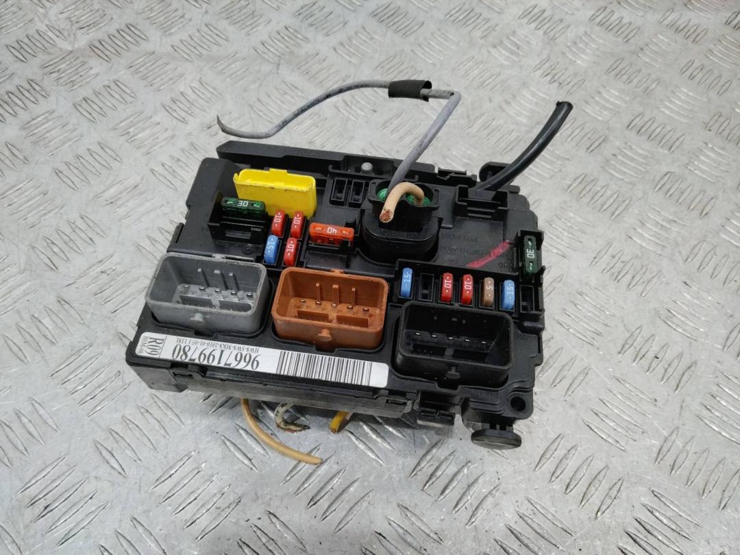 блок предохранителей Citroen C3 Picasso 1 поколение 2010, 9667199780, R09 - фото №1