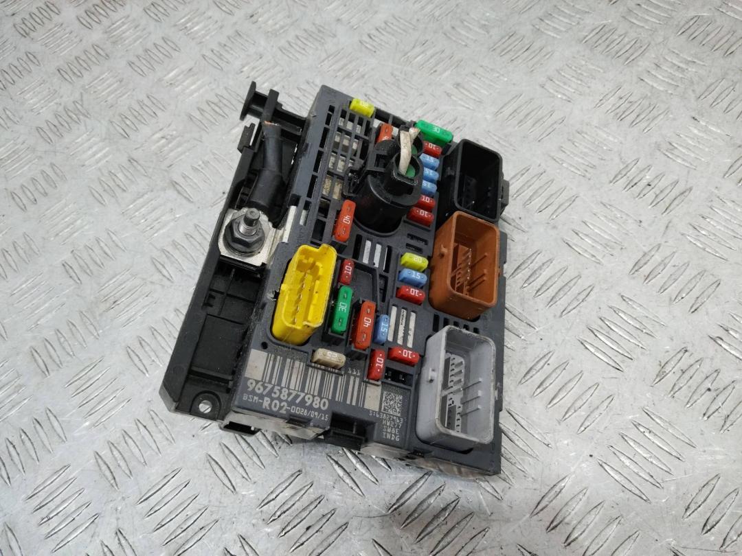 блок предохранителей Peugeot 5008 1 поколение 2011, 9675877980, R02 - фото №1