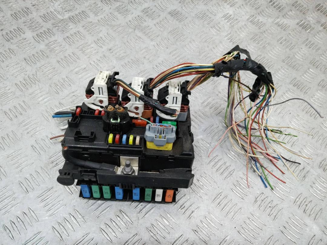 блок предохранителей Citroen C3 2 поколение 2011, 9667199680, R08 - фото №1