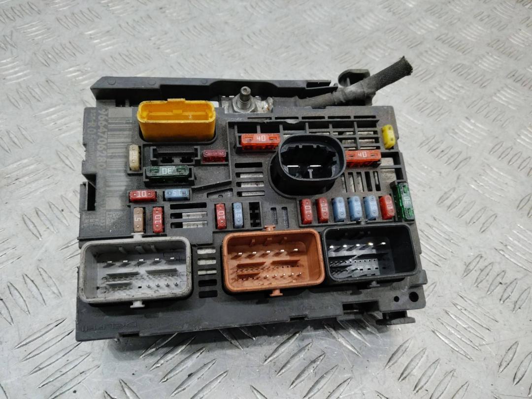 блок предохранителей Peugeot 308 T7 2008, 9664706280, R05 - фото №1