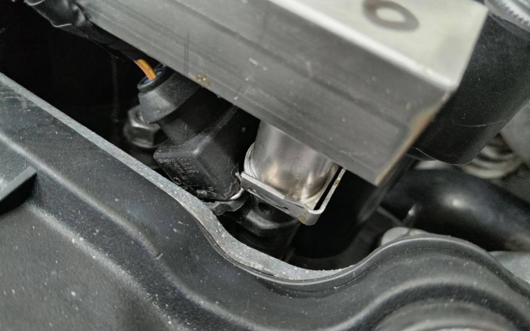 форсунка BMW 3 серия E90/E91/E92/E93 2005, 2.0 л., бензин, МКПП - фото №1