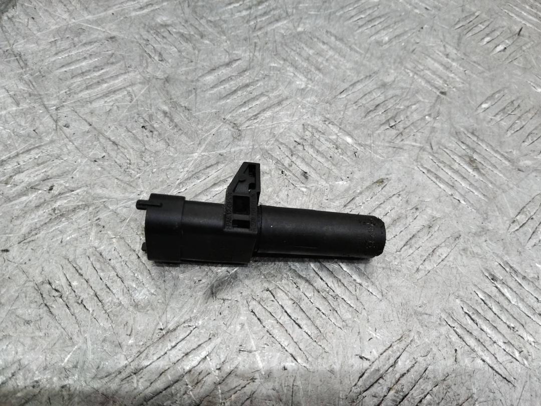 датчик коленвала Mercedes-Benz CLA-Класс C117 2013, 2.2 л., дизель, A2761530128 - фото №1