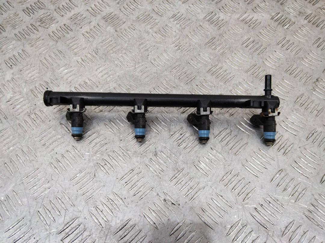 топливная рампа Renault Megane 2 поколение 2004, 1.6 л., бензин, 8200139674 - фото №1