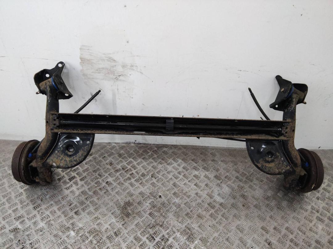 балка подвески задняя Renault Sandero 1 поколение 2011 - фото №1