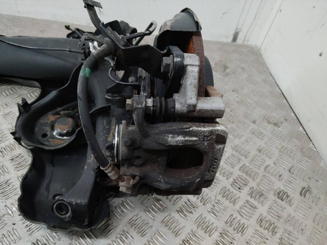 Суппорт тормозной задний (в балке) правый Renault Kadjar 1 поколение 2016 - фото №1