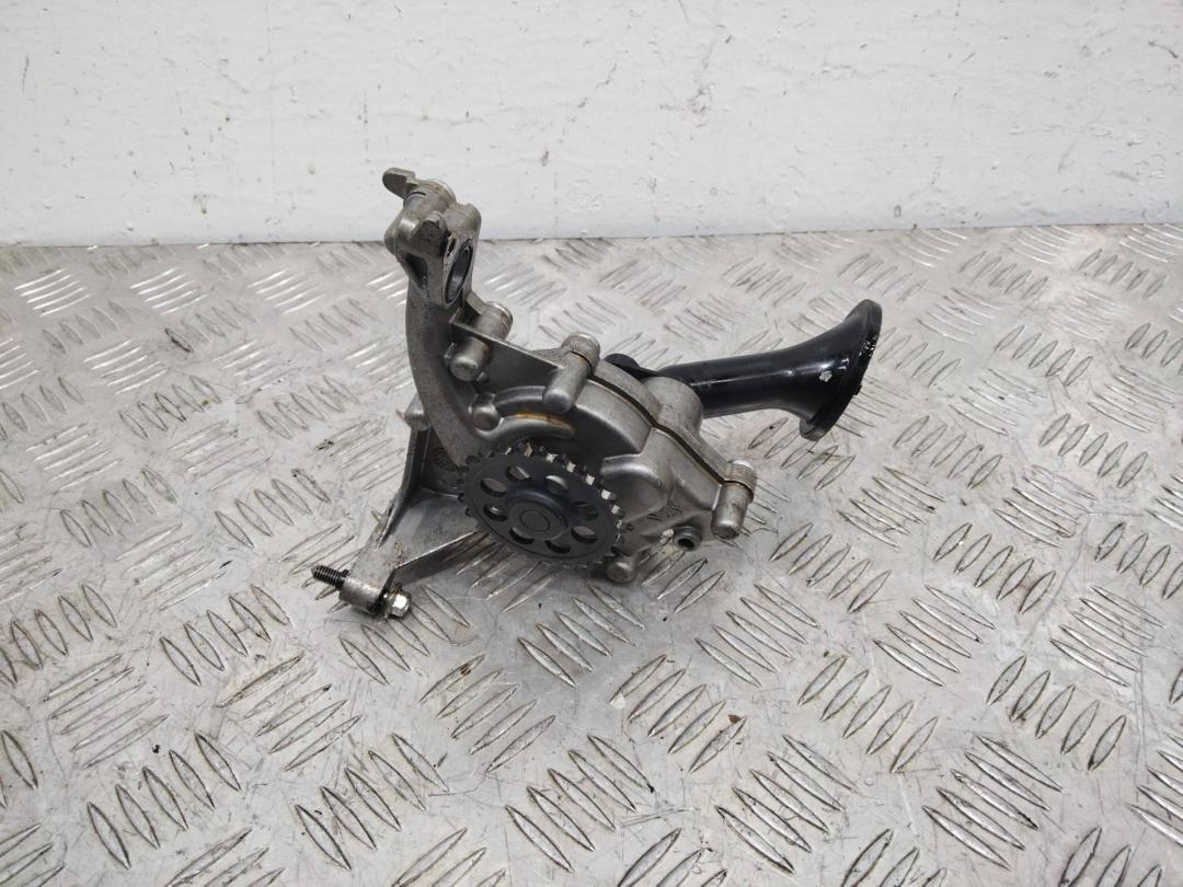 насос масляный Peugeot 208 1 поколение 2013, 1.2 л., бензин, МКПП, 9673506480 - фото №1