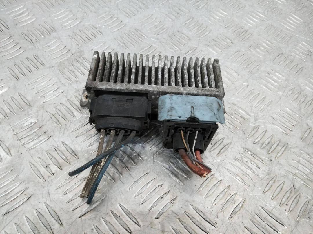 реле накала свечей Renault Master 3 поколение 2012, 2.3 л., M9T 870, дизель, МКПП, 8200558438 - фото №1