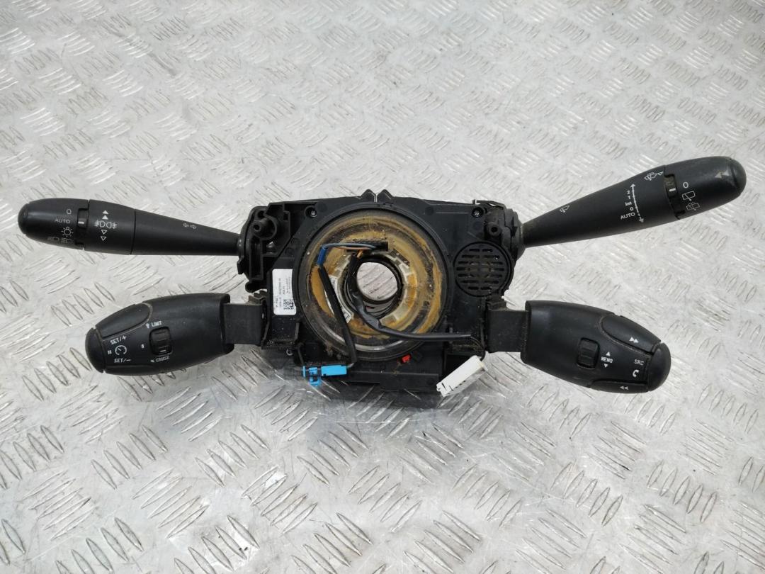 переключатель подрулевой (стрекоза) Peugeot 3008 1 поколение 2012, 96667320XT - фото №1