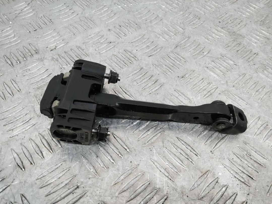 ограничитель открывания двери Volvo V70 3 поколение 2007, 31217754 - фото №1