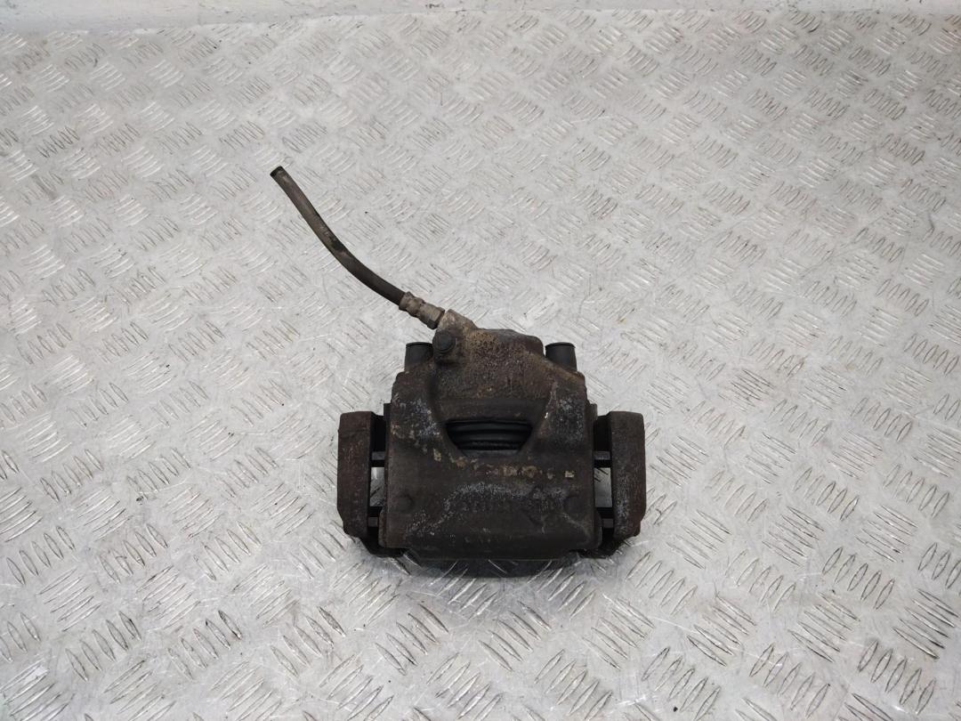 суппорт передний правый Renault Logan 1 поколение 2008, 1.5 л., дизель - фото №1