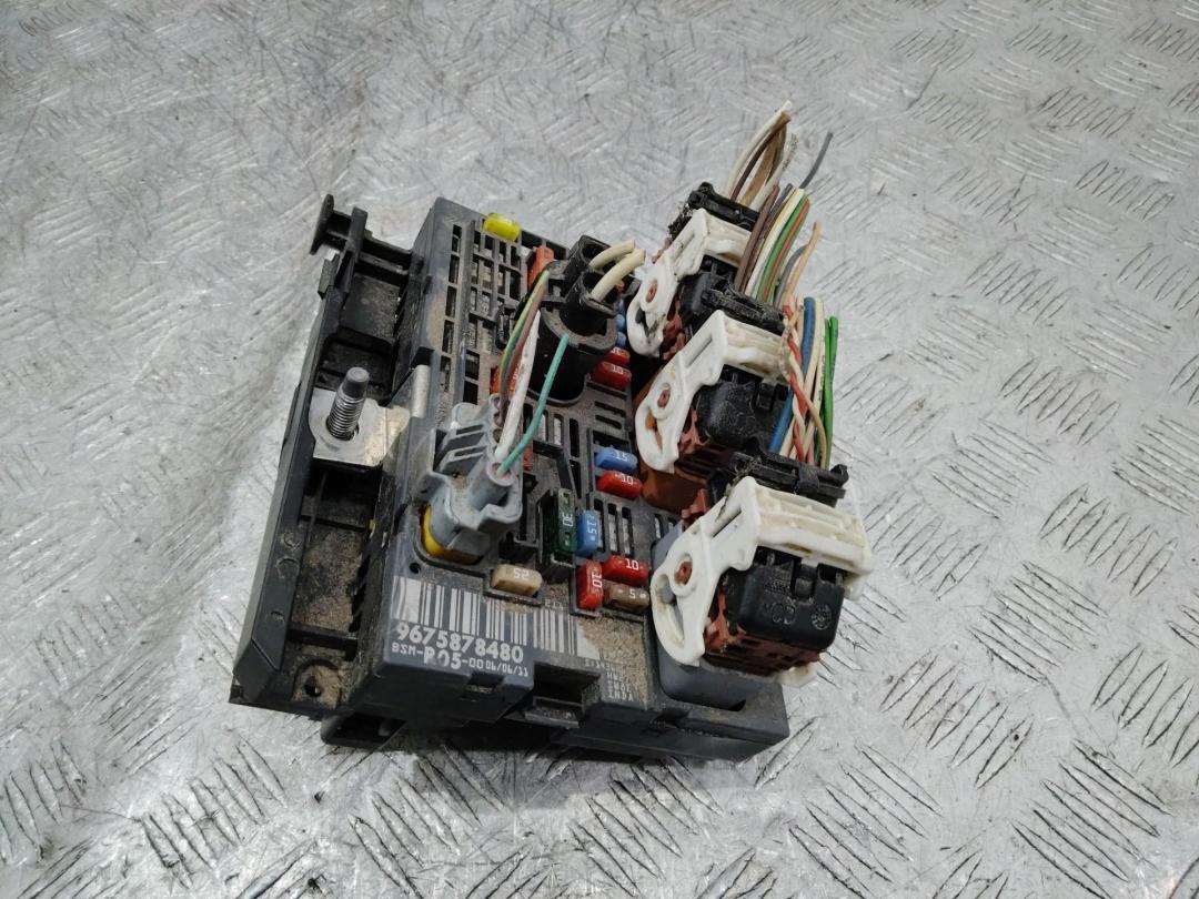 блок предохранителей Peugeot 308 T9 2013, R05, 9675878480 - фото №1