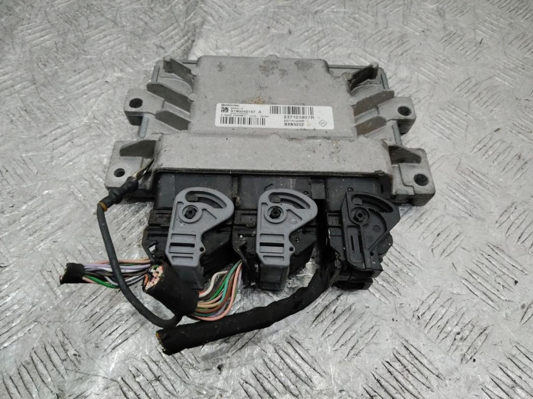 блок управления двигателем Renault Clio 4 поколение 2012, 1.2 л., бензин, 237101907R - фото №1