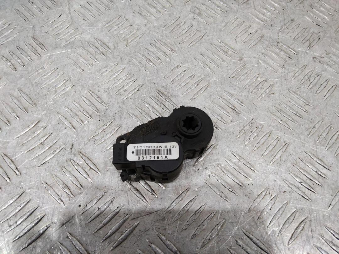моторчик заслонки печки Renault Megane 4 поколение 2016, T1013034W - фото №1