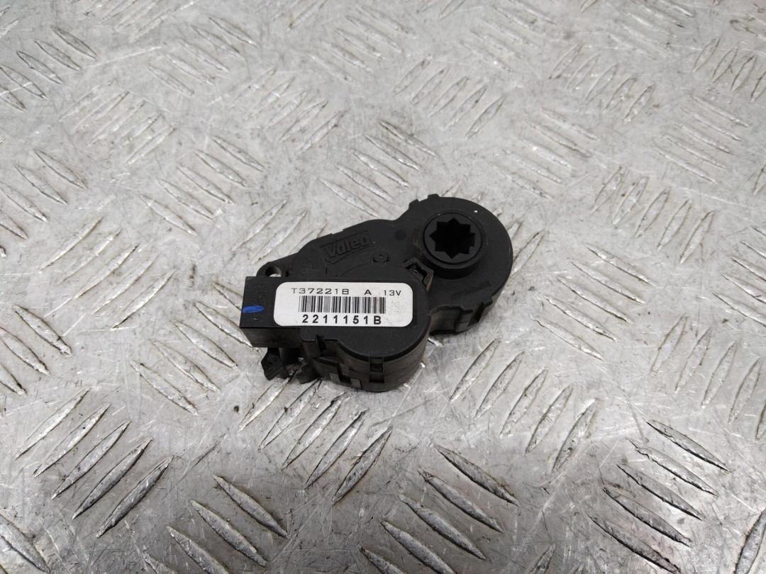 моторчик заслонки печки Renault Megane 4 поколение 2016, T37221B - фото №1