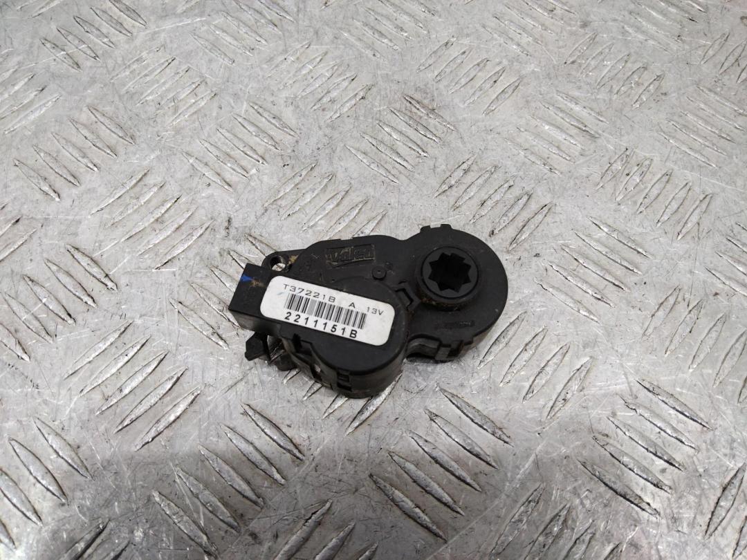 моторчик заслонки печки Renault Megane 4 поколение 2016, T37221B - фото №1