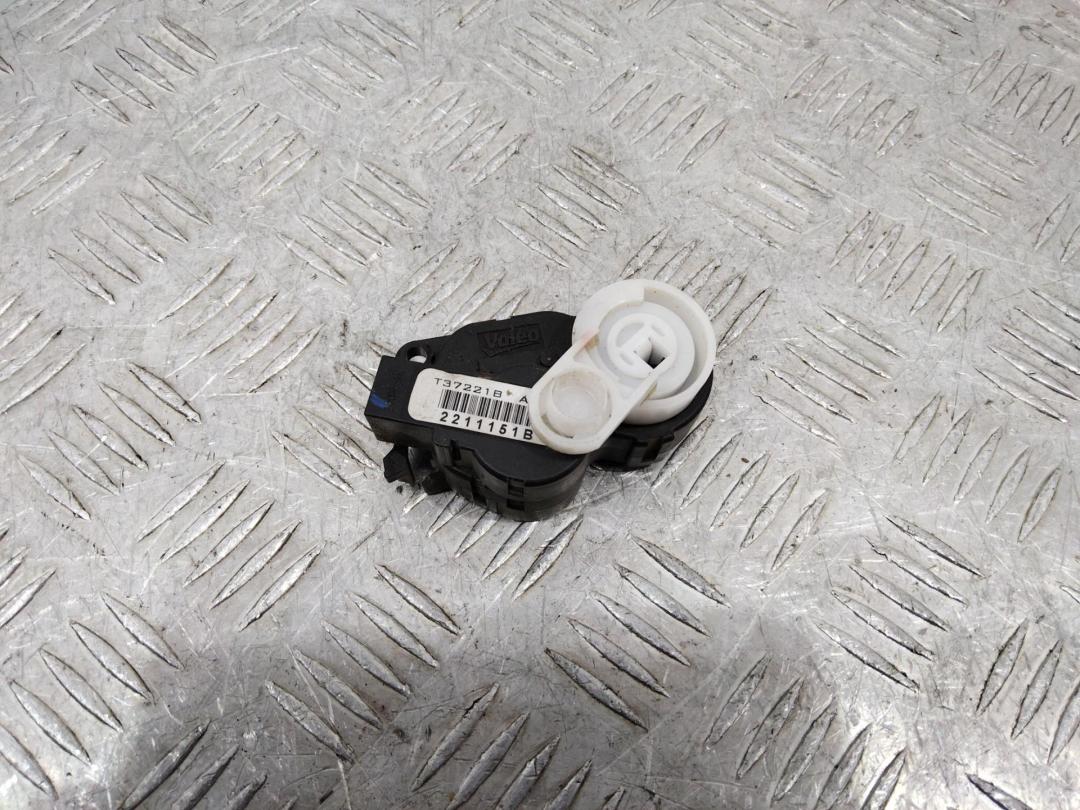 моторчик заслонки печки Renault Megane 4 поколение 2016, T37221B - фото №1