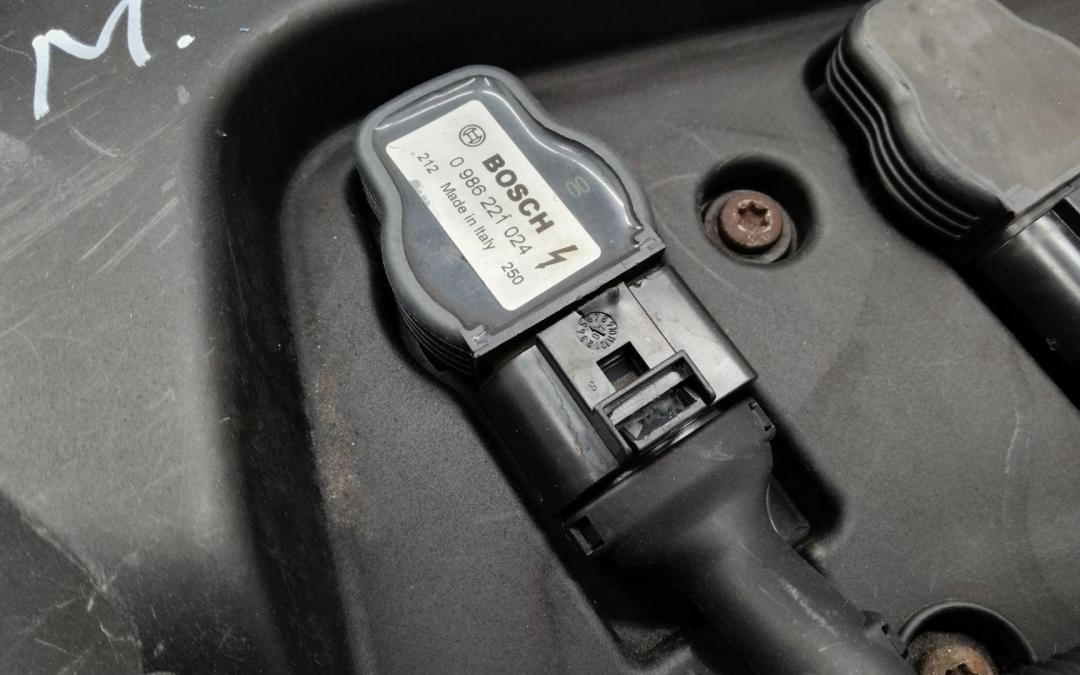 катушка зажигания Audi A4 B8/8K 2007, 2.0 л., ALT, бензин, 0986221024 - фото №1