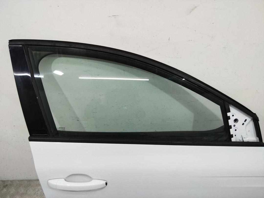 стекло двери передней правой Renault Megane 4 поколение 2016 - фото №1