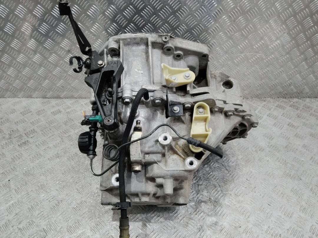 КПП механическая (МКПП) Renault Megane 3 поколение 2009, 1.9 л., дизель, МКПП, ND4002 - фото №1