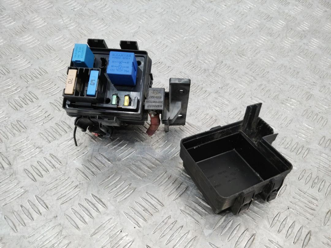 блок предохранителей Renault Megane 3 поколение 2011, 1.9 л., F9Q 870, дизель, МКПП, 243516967R - фото №1