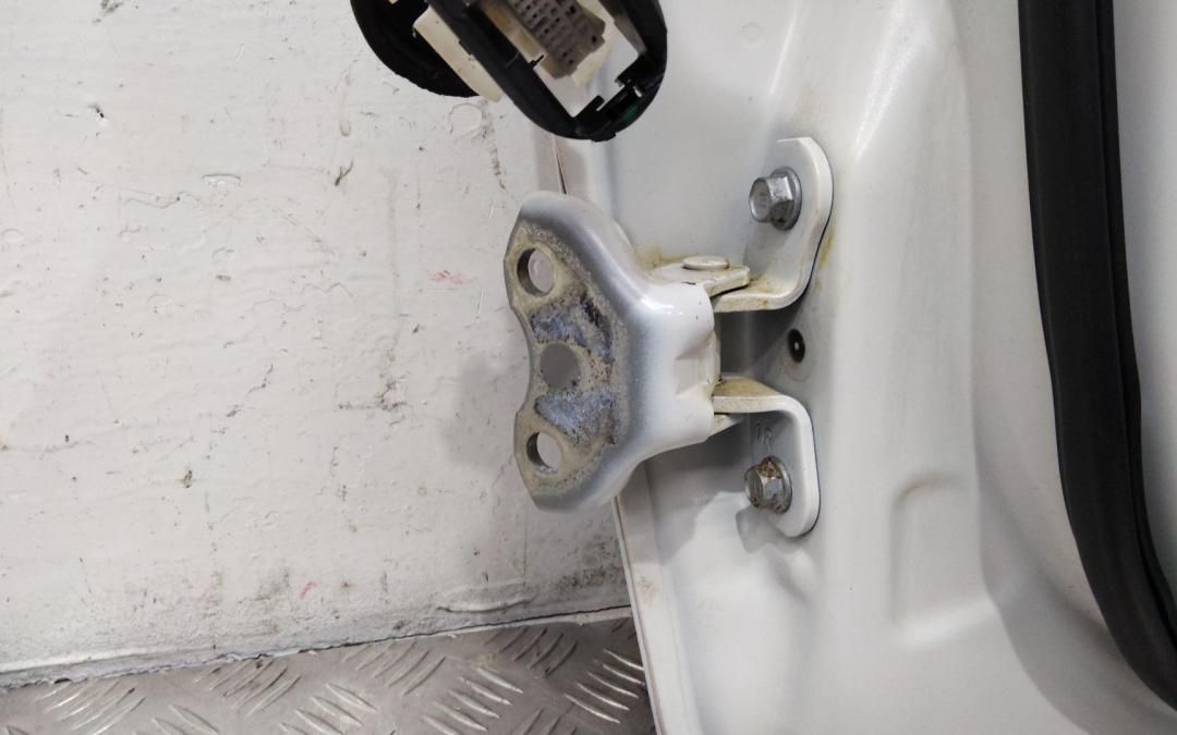 петля двери Toyota C-HR 1 поколение 2018 - фото №1