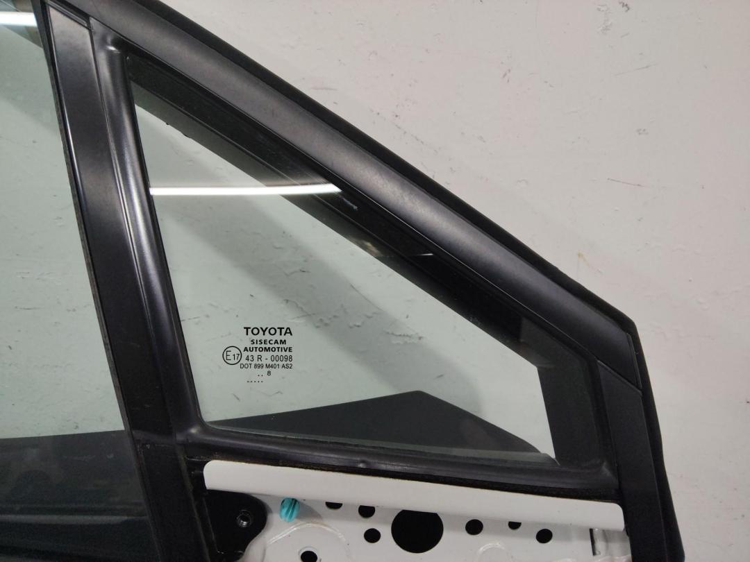 форточка передняя правая Toyota C-HR 1 поколение 2018 - фото №1