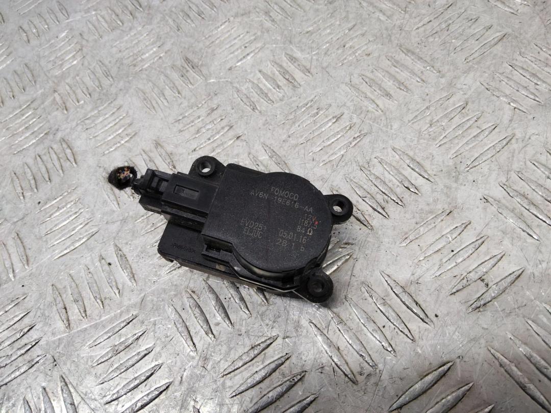 моторчик заслонки печки Ford Transit 8 поколение 2016, AV6N19E616AA - фото №1