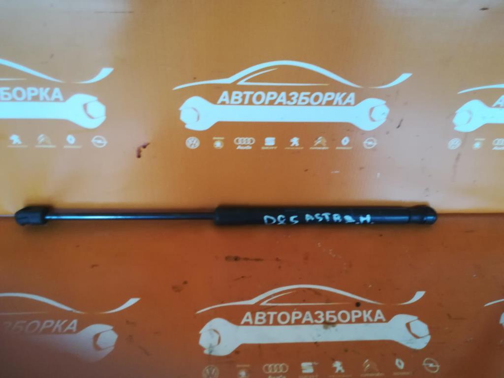 амортизатор крышки багажника (3-5 двери) Opel Astra H рестайлинг (2006—2014) 2006, 1.8i Z18XE, 24463820 - фото №1
