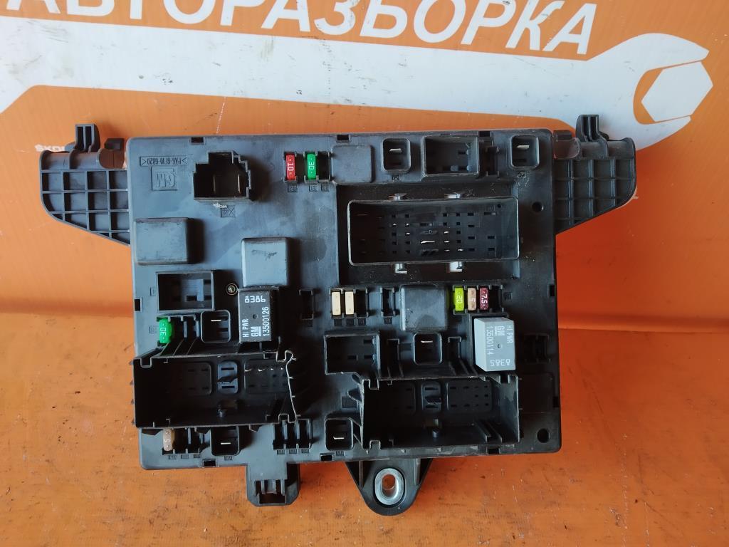 блок предохранителей Opel Astra J рестайлинг (2012—2018) 2010, 1.6i A16XER, 13302300 - фото №1