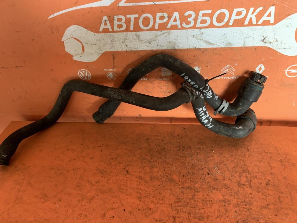 патрубок отопителя (печки) Opel Astra H рестайлинг (2006—2014) 2007, 1.4i Z14XEP, 13123421 - фото №1