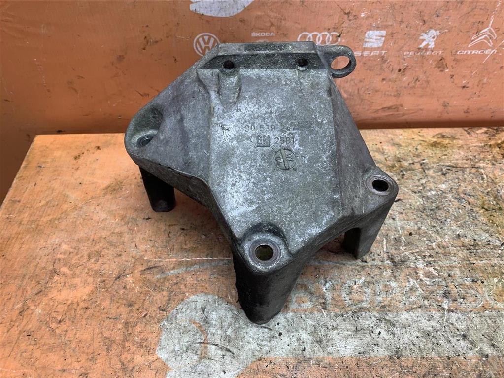 кронштейн двигателя Opel Astra H рестайлинг (2006—2014) 2012, 1.4i Z14XEP, 90539247 - фото №1