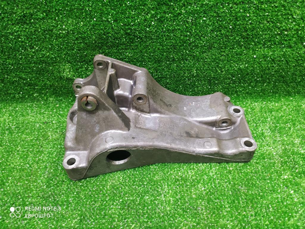 кронштейн генератора Volkswagen Golf Mk4 (1997—2006) 2003, 1.4i AXP, 030145169H - фото №1