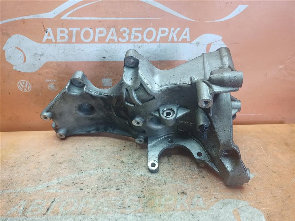 кронштейн генератора Audi A4 B7 (2004—2009) 2006, 1.8T BFB, 06D903143D - фото №1