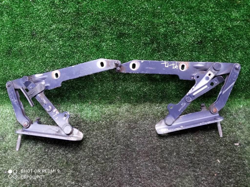 петля капота Land Rover Discovery III (2004—2009) 2008, BKB780021 - фото №1