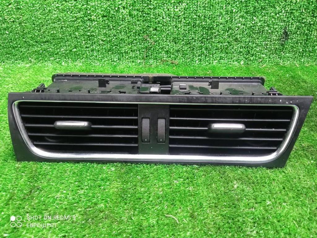 дефлектор обдува салона Audi A4 B8 (2007—2012) 2010, 2.0TD CAGA, 8T2820951 - фото №1