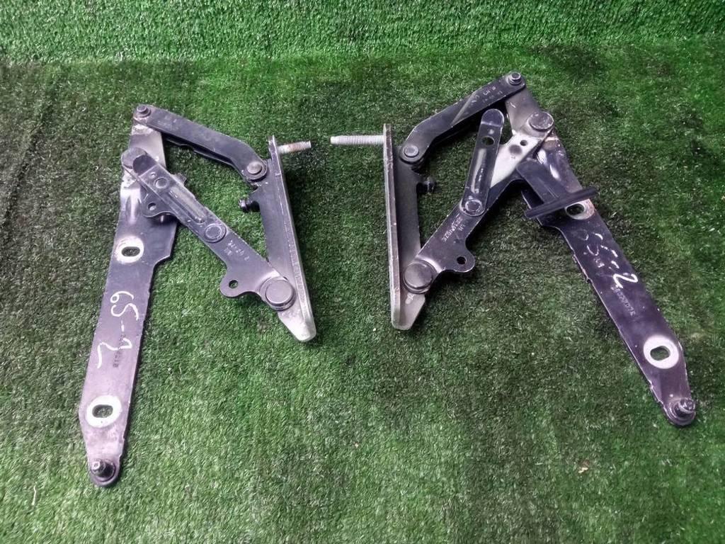 петля капота Land Rover Discovery III (2004—2009) 2008, BKB780021 - фото №1