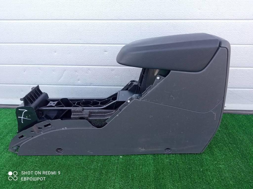 подлокотник Ford Kuga I (2008—2012) 2010, 1530606 - фото №1