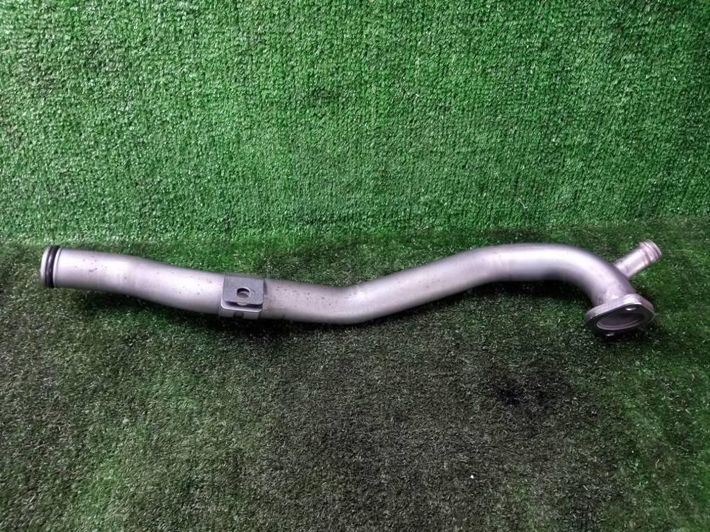 трубка охлаждающей жидкости Mazda CX-5 I (2011—2015) 2013, 2.0 Skyactiv  PE, PY0215190 - фото №1