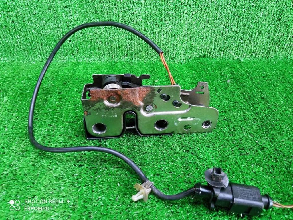 замок капота Volkswagen Passat B6 (2005—2010) 2008, 3.2FSI AXZ, 3C2823509B - фото №1