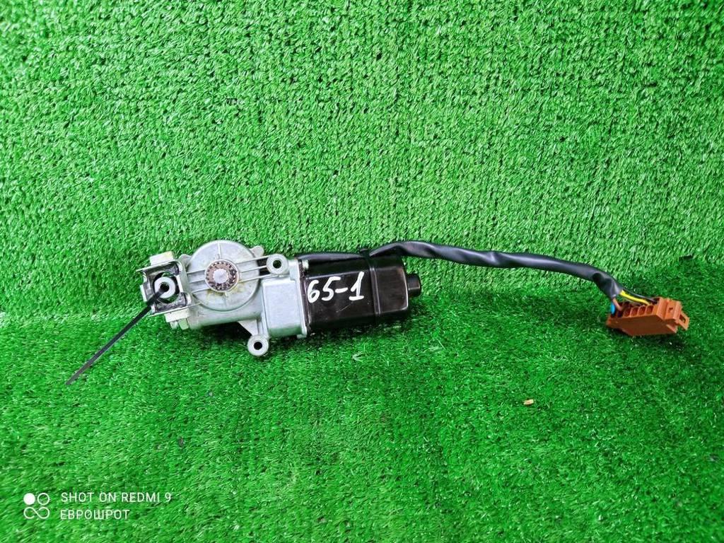 двигатель электролюка Land Rover Discovery III (2004—2009) 2008, EGQ500010 - фото №1