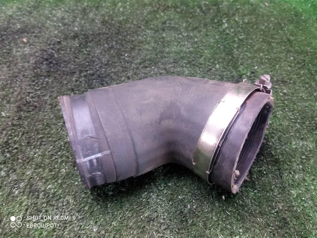 патрубок интеркулера Skoda Octavia II рестайлинг (2008—2013) 2010, 1K0145838AG - фото №1