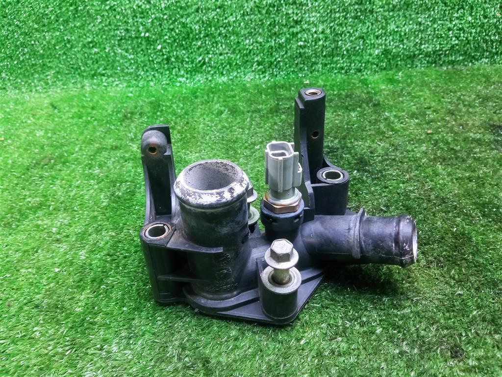 фланец (тройник) системы охлаждения Ford Focus III (2011—2015) 2013, 1.6i PNDA Sigma, 7M5G8K556AC - фото №1