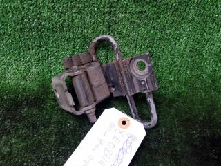 петля двери Audi A4 B6 (2000—2006) 2005, 8E0831411B