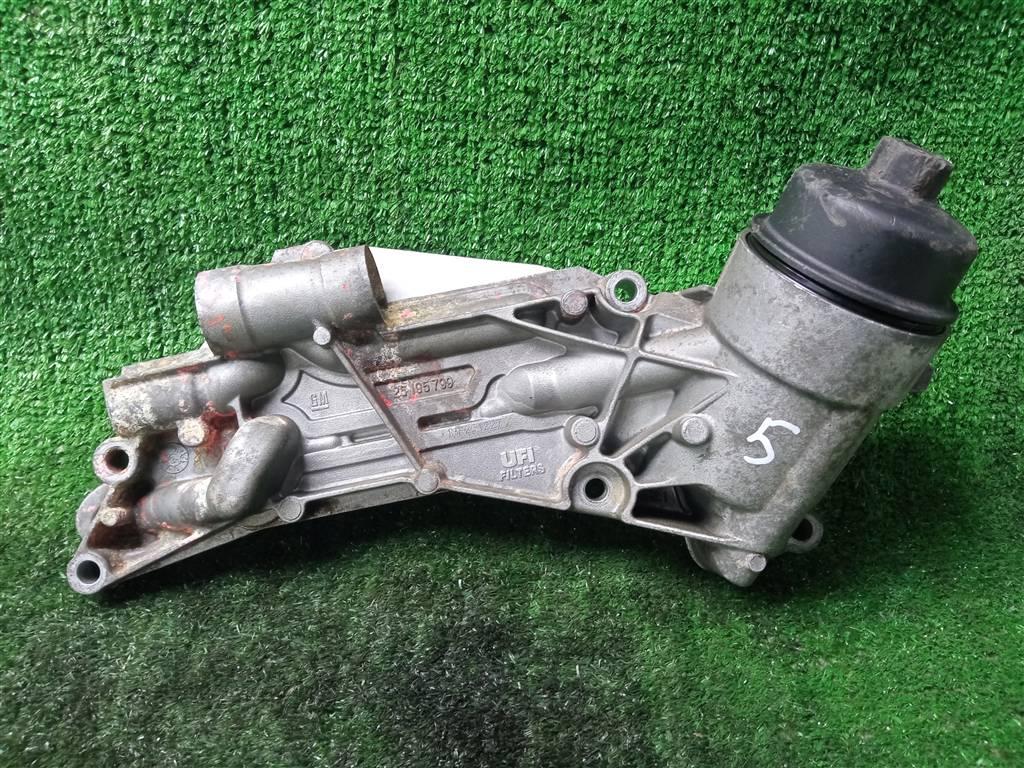 корпус масляного фильтра Opel Astra H рестайлинг (2006—2014) 2012, 1.8i Z18XER, 25195799 - фото №1