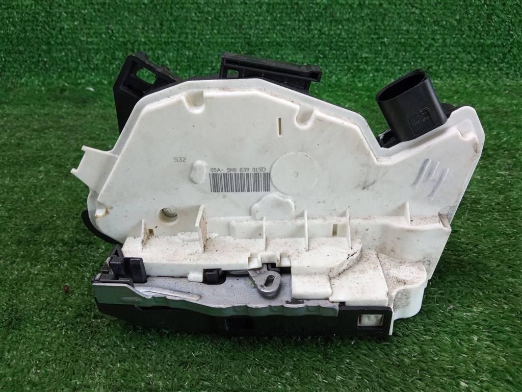 замок двери задней левой Skoda Fabia II (2007—2010) 2008, 5N0839015D - фото №1