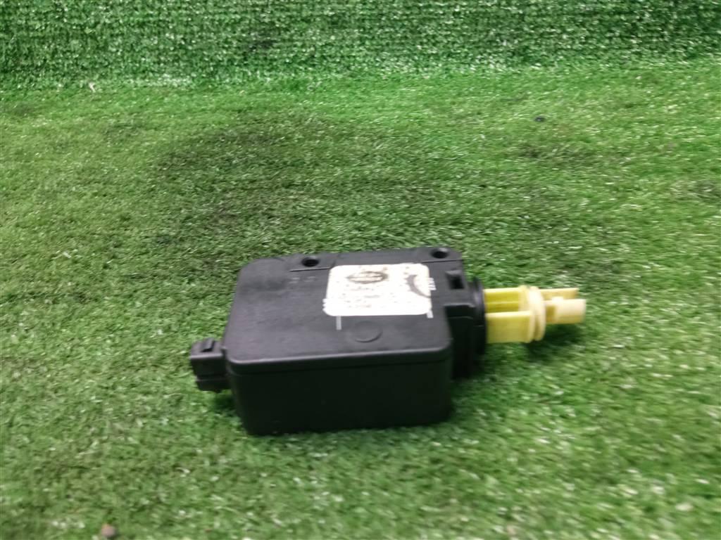 активатор замка крышки топливного бака Land Rover Discovery III (2004—2009) 2008, 2.7TD 276TDV6, FSG500013 - фото №1