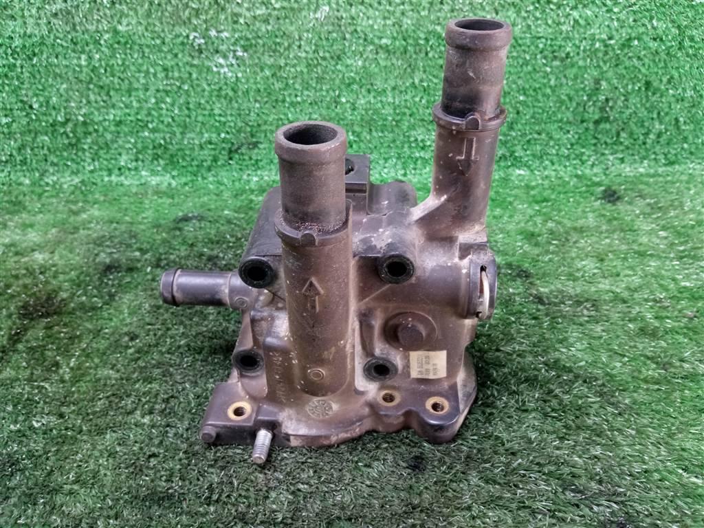 корпус термостата Opel Astra H рестайлинг (2006—2014) 2012, 1.8i Z18XER, 55353311 - фото №1