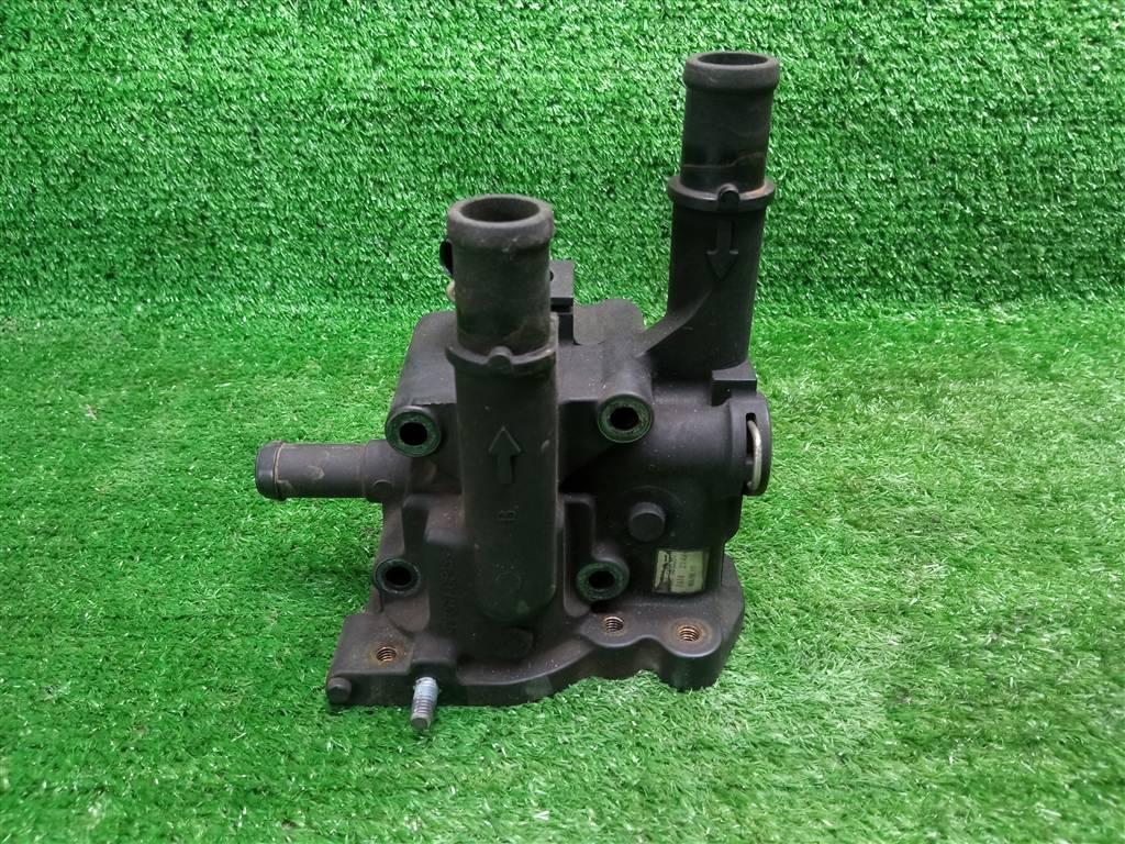 корпус термостата Opel Astra H рестайлинг (2006—2014) 2012, 1.8i Z18XER, 55353311 - фото №1