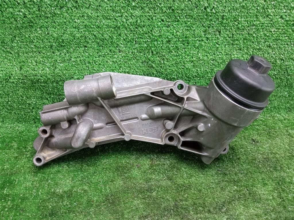 корпус масляного фильтра Opel Astra H рестайлинг (2006—2014) 2012, 1.8i Z18XER, 12992593 - фото №1