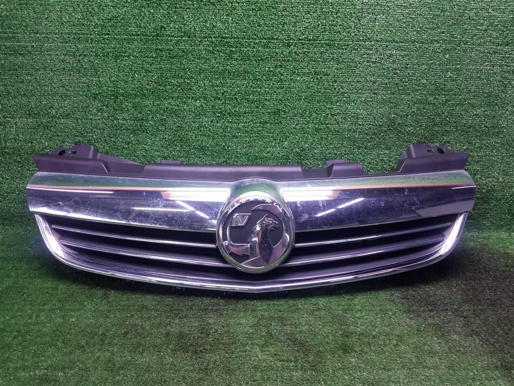 решетка радиатора Opel Zafira B рестайлинг (2008—2014) 2010, 1.6i Z16XER, 13247331 - фото №1